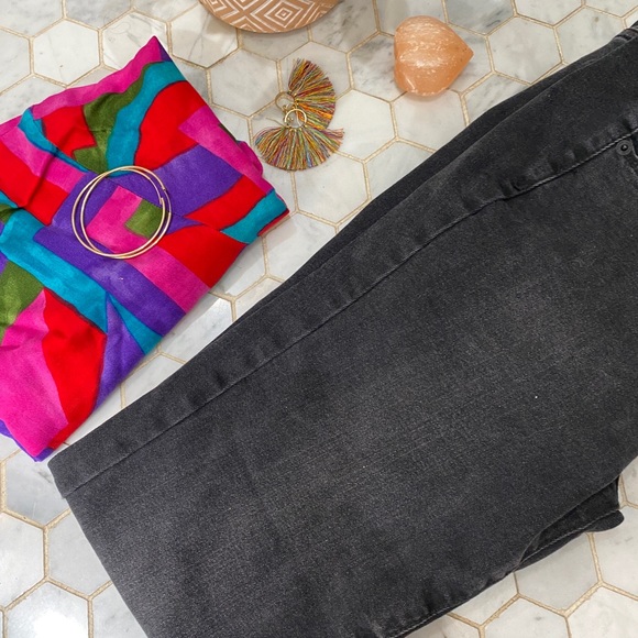 Universal Thread Jeans - Picture 3 of 8